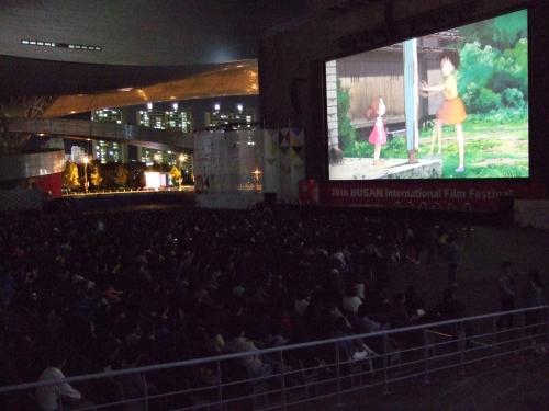 トトロ〜〜。みんなで見て感動。