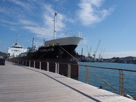 ONOMICHIU2から見える海と船.J