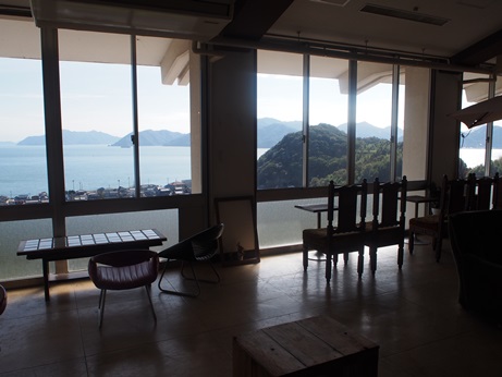 ウシオショコラトル店内カフェスペース3.