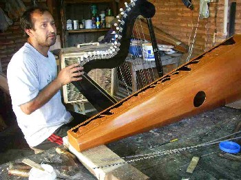 アルパと銀細工工房の街「ルケ」ご紹介1