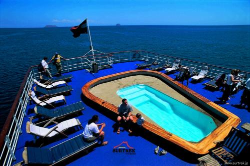 レジェンド号　プール