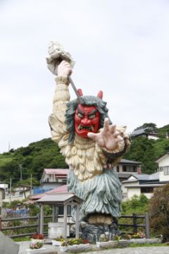 なまはげ立像２