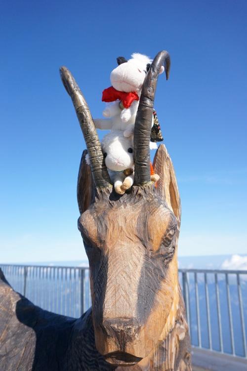 ヤギのモニュメント