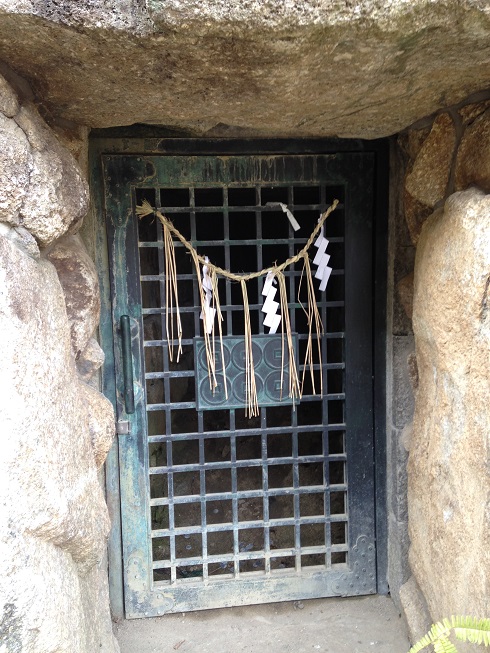 三光神社抜け穴