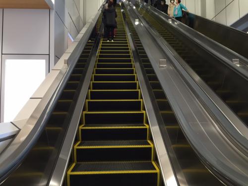 バスタエスカレーター