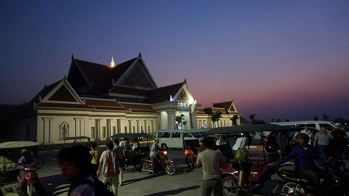 チケット売り場外