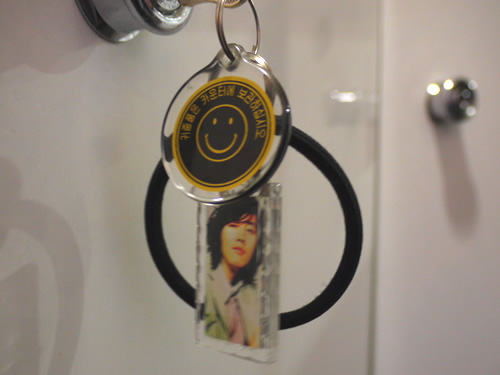 イケメンの前で生着替え？！