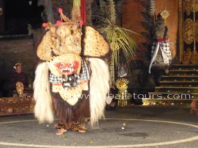 ティルタ・サリのバロン・ダンス