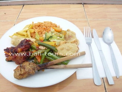 キンタマーニ高原でランチ1