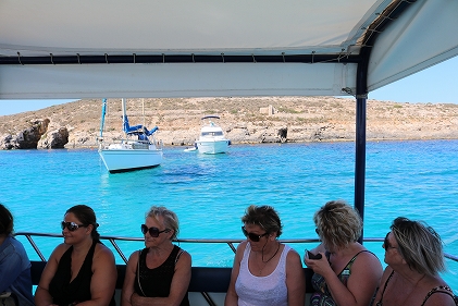 コミノ島の近く