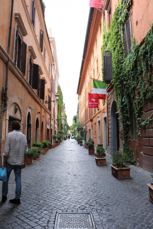 静かなストリート縦