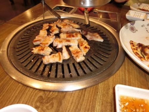 店員さんが焼いてくれます