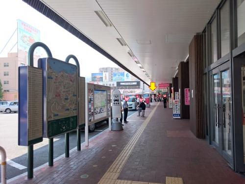 別府駅東口右側