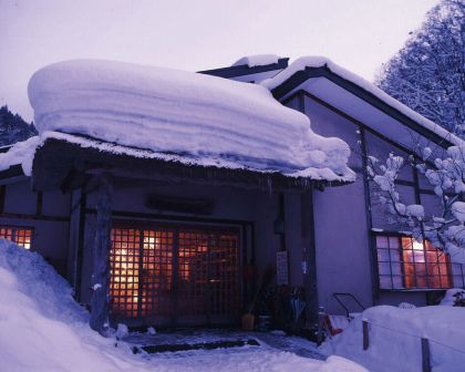 青荷温泉 冬外観