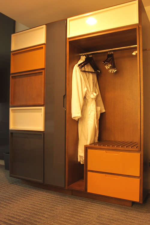 分厚いタオル地バスローブ