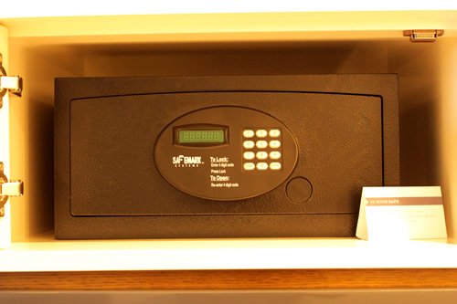 金庫は暗証番号を打ち込むタイプ