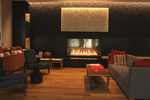 暖炉のあるロビー