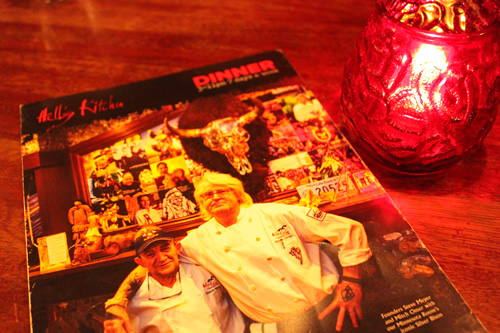 オーナーとシェフが表紙のメニュー