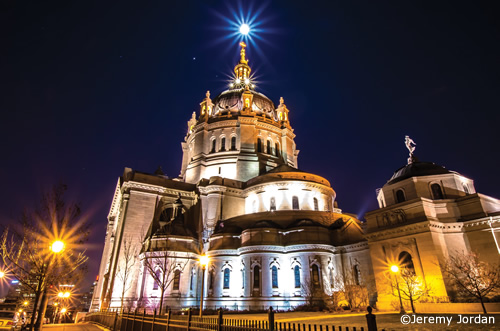 夜のセントポール大聖堂