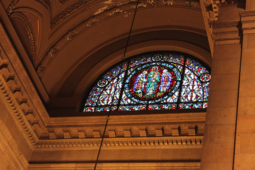 東方の三博士の礼拝？のステンドグラス