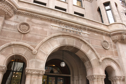 ランドマーク センター入り口