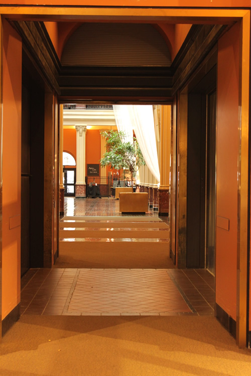 クラシックな雰囲気の内装