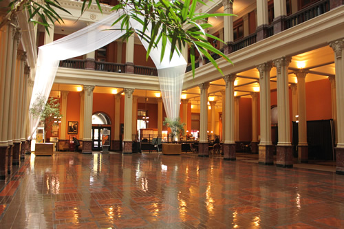 1階の広いホール