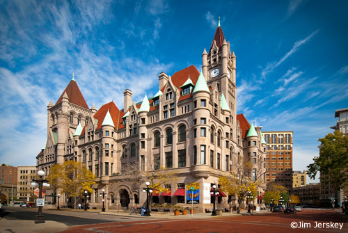 ランドマーク センター外観