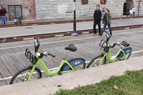 ツインシティでよく見かける緑の自転車