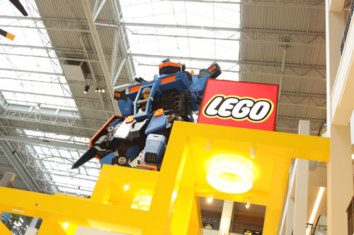 大きなレゴショップも併設