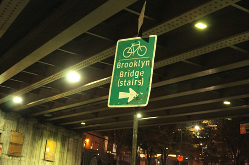ブルックリン ブリッジに上れる階段