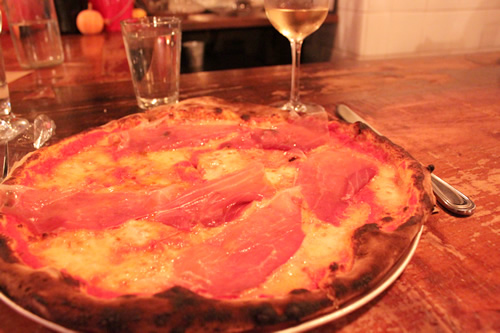 生ハムたっぷりのピッツァ