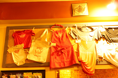 ロゴをあしらったオリジナルグッズも販売