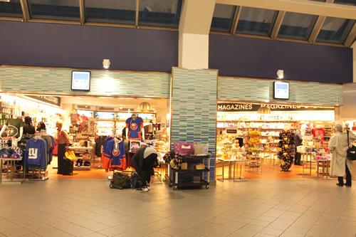 ショップはちょっと少なめながら