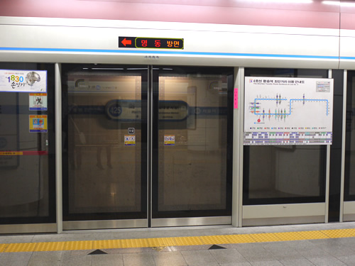 駅は全部ホームドア式でした