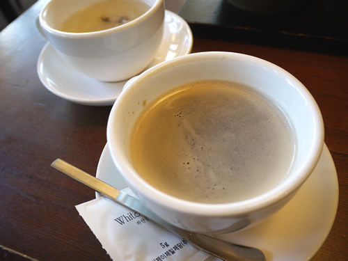 コーヒーとカモミールティー