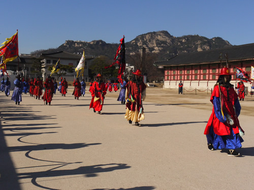 運良く守門将交代儀式を見られました