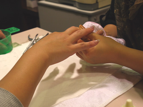 ジェルがとれないよう慎重に…