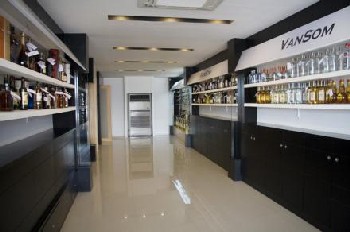 ワインショップ「ワンソム」