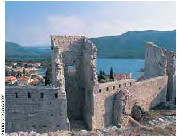 修復されたストンの城壁