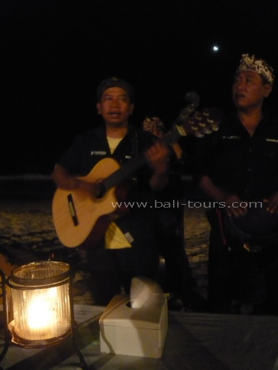 ジンバラン・カフェ、バンド隊