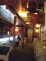 カフェ_夜と月_中2階席