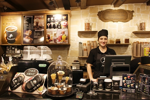 アモリーノ店員