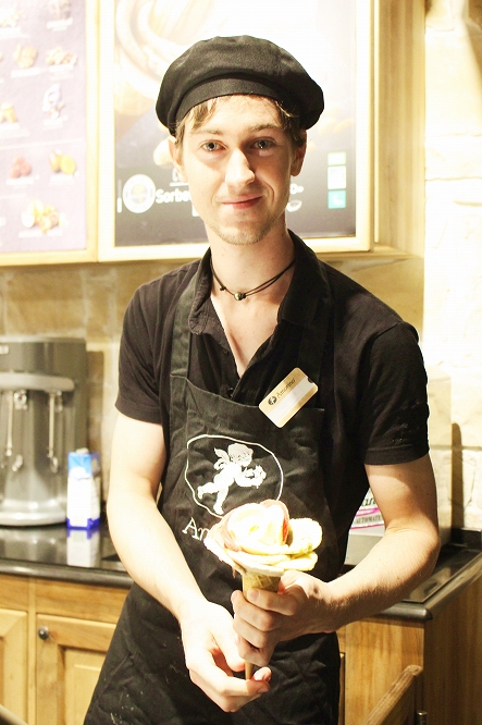 アモリーノ店員 どうぞ