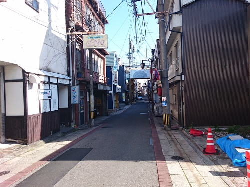 コムディア路地裏