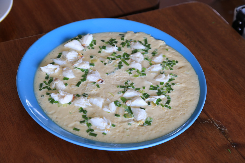 蟹身をミルクで固めた物。茶碗蒸しみたい