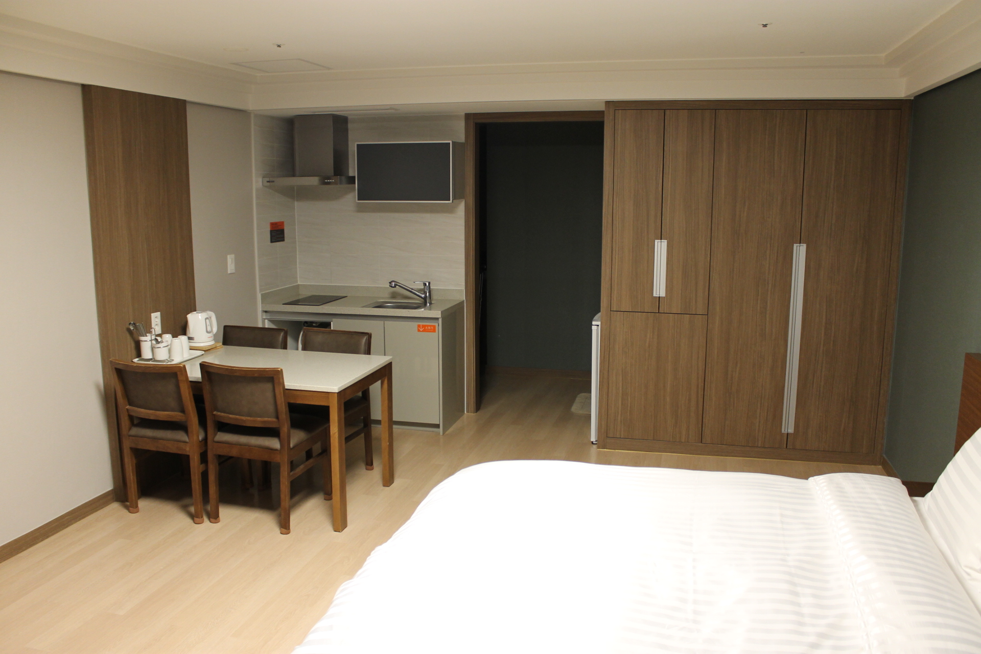 1泊目部屋キッチン