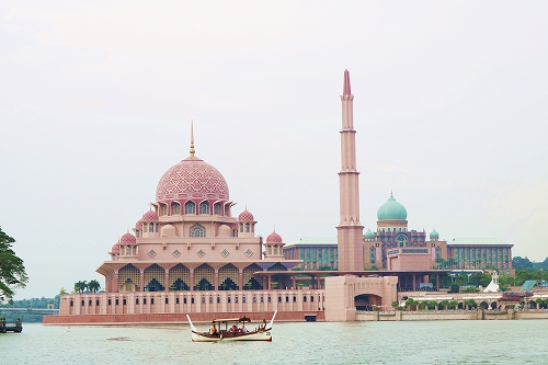 遠くからピンクモスク