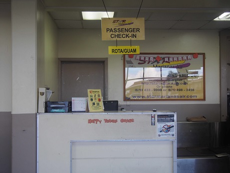 チェックインカウンター