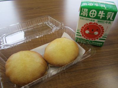 ビスケットの天ぷらと湯田牛乳